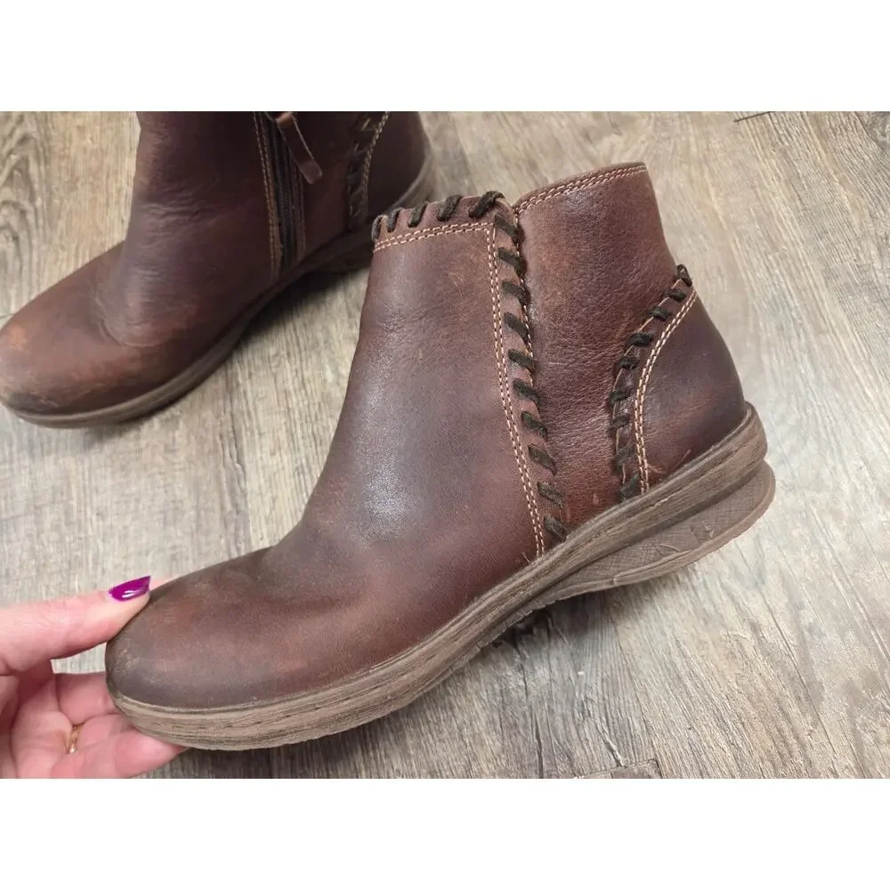 Comfortiva Align Bootie Zip Leather Weather Proof Ankle Boots Size 7.5M Brown
